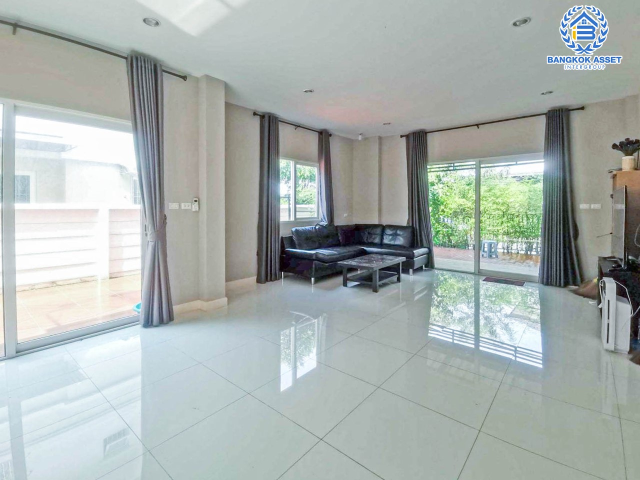 *****บ้านเดี่ยวมือสอง ม.ธารา ราชพฤกษ์-ปิ่นเกล้า บ้านสวย พร้อมอยู่ เนื้อที่ 55.8 ตร.ว. ฟังก์ชัน 3 ห้องนอน 3 ห้องน้ำ 2 ที่จอดรถ แถมฟรี !!! เครื่องปรับอากาศ 3 เครื่อง บนทำเลเชื่อมสู่ถนนกาญจนาภิเษก ใกล้รถไฟฟ้าสายสีแดง "สถานีตลิ่งชัน" และจุดขึ้นทางด่วน "ศรีรัช"รายล้อมด้วยสิ่งอำนวยความสะดวกครบครัน